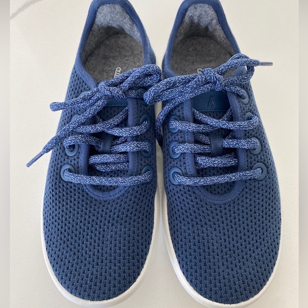 Allbirds women’s navy blue mesh tree runners new size W5